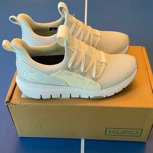 KURU flex slip on white/sand women’s like new. with box